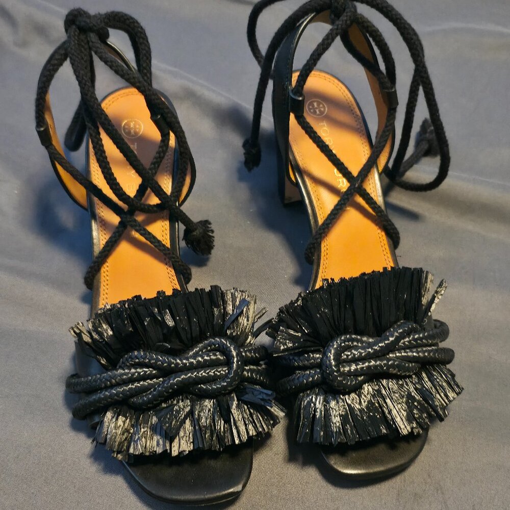 Tory Burch Black Fringe Raffia Sandals in Excellent Condition!
